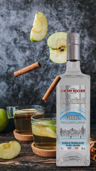 Cocktail Apple Pie réalisé avec la vodka lumière Cherry Rocher.